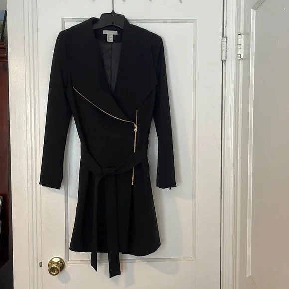 H&M sleek trench coat, polyester, perfect condition, worn only once, US  size